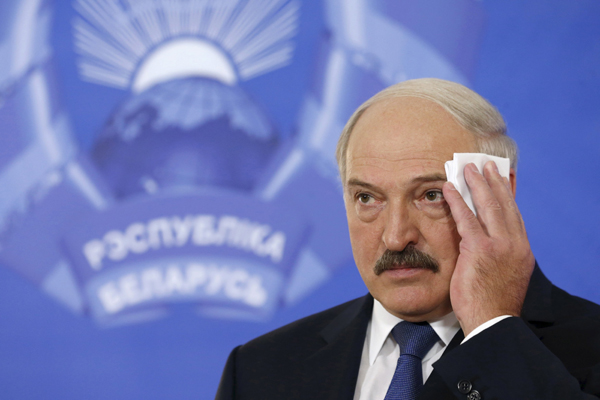 Belarus’ President Alexander Lukashenko wipes his face at a news conference during a presidential election in Minsk, Belarus, in this October 11, 2015 file photo (Reuters photo)