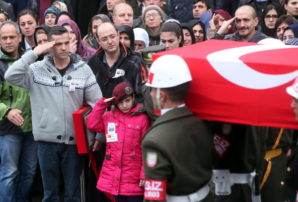 Turkish soldier Dogukan Tazegul’s little sister Zeynep Tazegul (centre) salutes her brother’s coffin during his funeral at Kocatepe Mosque in Ankara on Sunday. Turkish soldiers Dogukan Tazegul and Enes Demir were both killed on Saturday while fighting Kurdish rebels in Sur district, Diyarbakir, in southeastern Turkey (AFP photo)