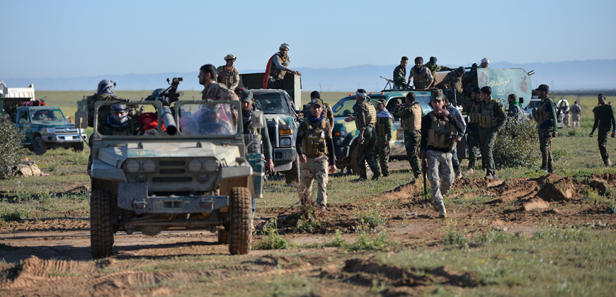 Members of the Hashid Shaabi Shiite militia gather in the west of Samarra, in the desert of Anbar, as they prepare to depart for Mosul to fight against Daesh militants, on Tuesday (Reuters photo)