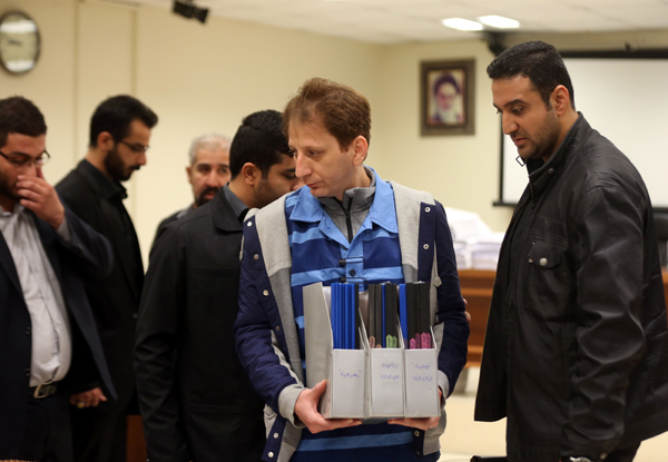 A photo made available on Sunday shows Iran's billionaire tycoon Babak Zanjani (centre) in a court, in Tehran (AFP photo)