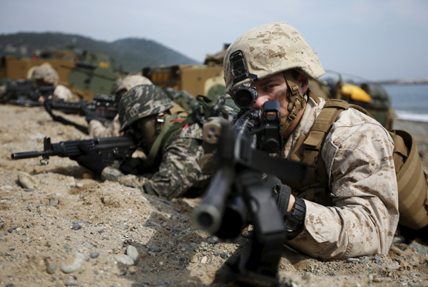 US and South Korean marines participate in a US-South Korea joint landing operation drill in Pohang, South Korea, in this March 31, 2014 file picture (Reuters photo)