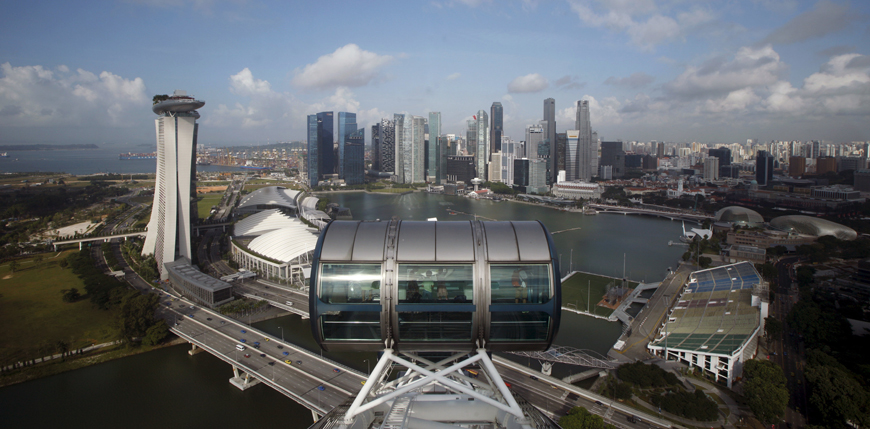 People sit in a cabin on the Singapore Flyer observatory wheel overlooking the skyline of the central business district in Singapore in this July 16, 2015 file photo (Reuters photo)