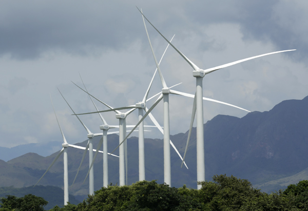 In this file photo dated November 10, 2015, wind turbines in Penonome, Panama, as the Central American country seeks to gradually reduce its dependence on fossil fuels (AP photo)