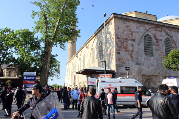 Security officials protect the area after an explosion outside the historical Ulu Cami in Bursa, Turkey, on Wednesday (AP Photo)