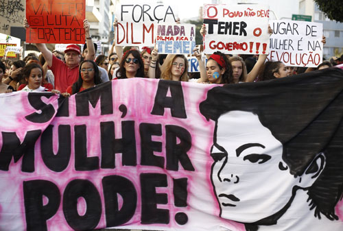 Demonstrators hold a banner reading ‘Yes women can!’ in a protest against Brazil's acting president Michel Temer in Sao Paulo, Brazil, on Sunday (AFP photo)