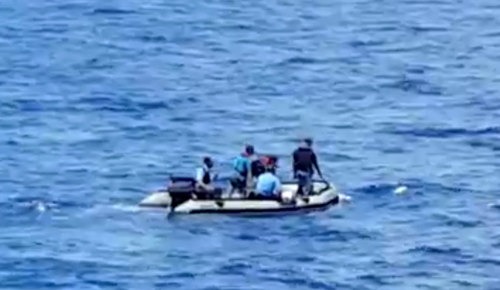 This still image taken from video posted Saturday on the official Facebook page of the Egyptian Armed Forces spokesman shows an Egyptian dinghy collecting wreckage of EgyptAir Flight 804 (AP photo)