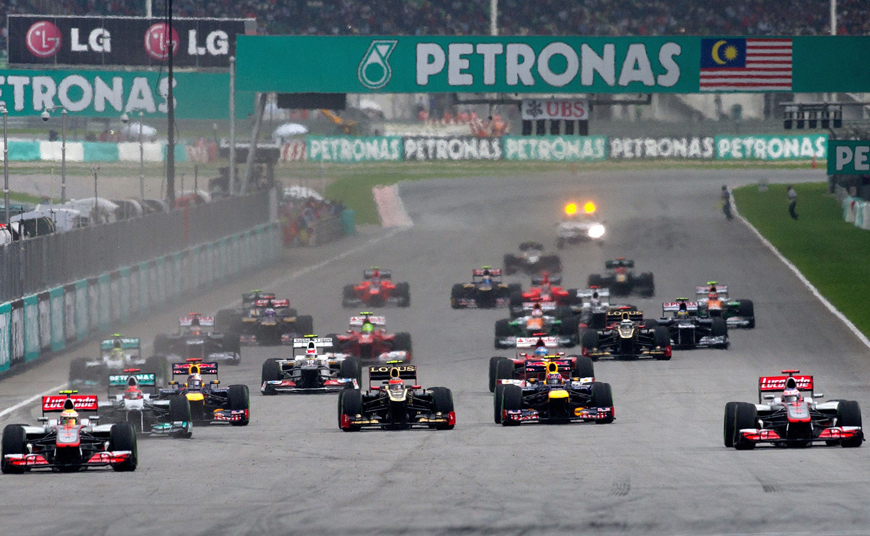 This file picture taken on March 25, 2012 shows Formula One cars accelerating at the start of Formula One's Malaysia Grand Prix at the Sepang International Circuit in Sepang (AFP photo)