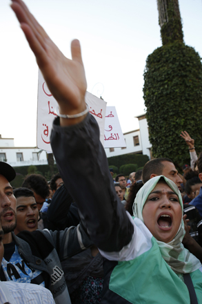 A Moroccan woman shouts as some thousands of Moroccans protest against the death of Mouhcine Fikri last Friday in the northern city of Al Hoceima in Rabat, Morocco, on Sunday (AP photo)