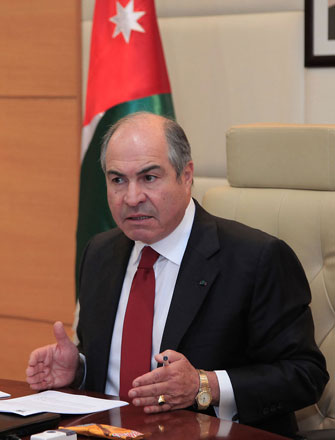 Prime Minister Hani Mulki chairs his Cabinet’s first meeting on Wednesday (Petra photo)