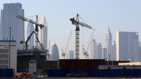 A general view taken on April 27, 2016 shows construction sites in Dubai (AFP photo)