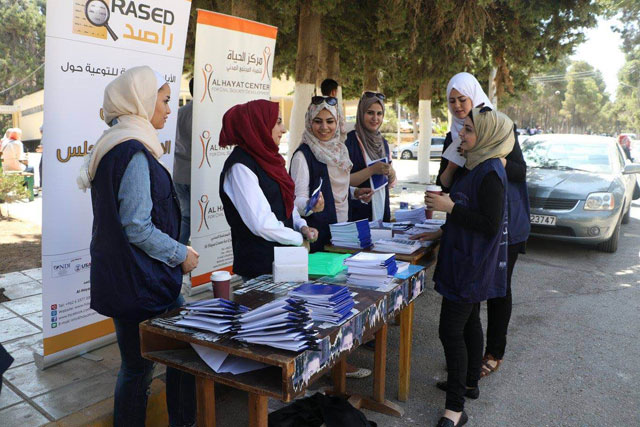 Activists distribute brochures at a university recently to raise young people’s awareness of the September 20 elections (Photo courtesy of Rased)