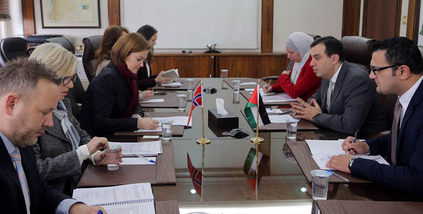 Planning and International Cooperation Minister Imad Fakhoury holds talks with Norwegian State Secretary Marit Berger Rosland in Amman on Wednesday (Petra photo)