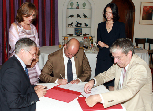 Officials from the Royal Film Commission and the French Centre National du Cinéma et de l’Image Animée sign an agreement in the presence of HRH Princess Rym Ali and French Ambassador Caroline Dumas on Wednesday (Photo by Hassan Tamimi)