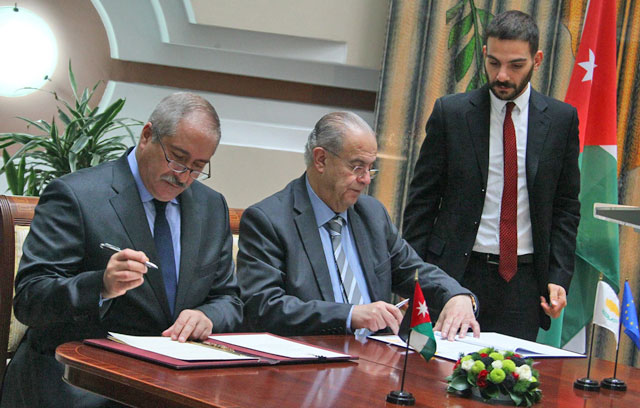 Deputy Prime Minister and Foreign Minister Nasser Judeh signs an agreement with his Cypriot counterpart Ioannis Kasoulides in Nicosia on Friday (Petra photo)