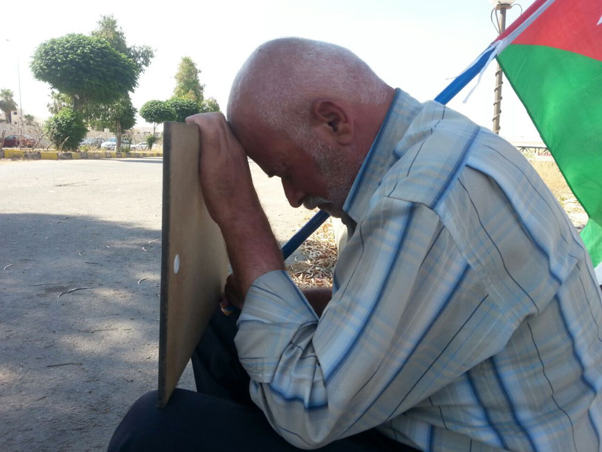 Mahdi Suleiman stages a protest near the Foreign Ministry building on Sunday, where he announced he began an open-ended hunger strike (Photo courtesy of Mahdi Suleiman)