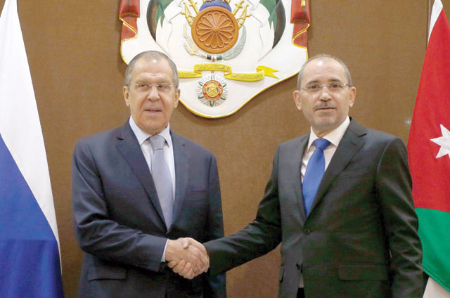 Foreign Minister Ayman Safadi meets with his Russian counterpart Sergey Lavrov on Sunday (Petra photo)