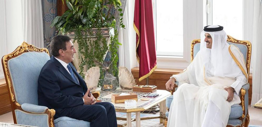 President of the Arab Inter-Parliamentary Union and House Speaker Atef Tarawneh meets with the Emir of Qatar Sheikh Tamim Bin Hamad Al Thani on the sidelines of the International Parliamentary Union’s 140th session held in Doha, on Wednesday (Petra photo)