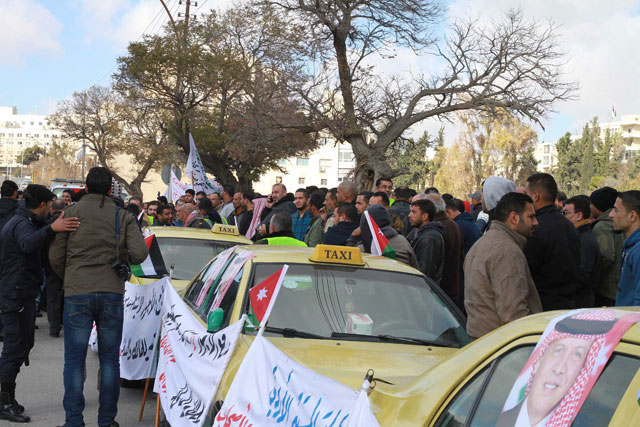 Taxi drivers hold a sit-in outside Parliament in Amman’s Abdali neighbourhood on Tuesday (Photo by Hassan Tamimi)