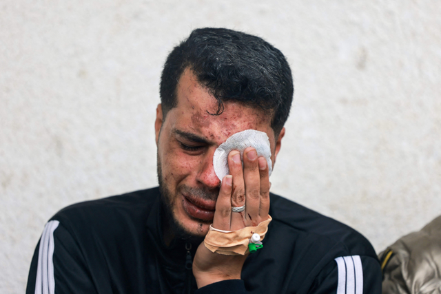 Palestinian father Ashraf sobs after two daughters were killed in an overnight Israeli air strike, on Thursday at Al Najar hospital in Rafah, in the southern Gaza Strip (AFP photo)