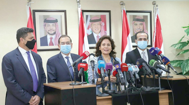 Minister of Energy and Mineral Resources Hala Zawati, Egyptian Minister of Petroleum and Mineral Resources Tarek El Molla, Syrian Minister of Oil and Mineral Resources Bassam Tohme and Lebanese Minister of Energy and Water Raymond Ghajar hold a press conference in Amman on Wednesday (Petra photo)