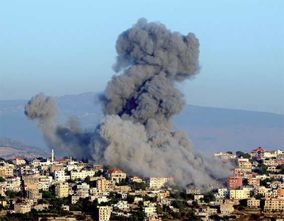 Black smoke billows following an Israeli air strike that targetted a house in the southern Lebanese village of Khiam near the Lebanese-Israeli border on Friday, amid ongoing cross-border clashes between Israeli troops and Hizbollah fighters (AFP photo)