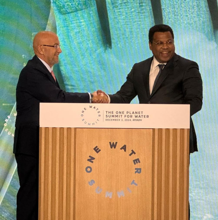 Minister of Water and Irrigation Raed Abul Saud signs a memorandum of understanding with Meridiam Suez consortium for implementing the National Water Carrier Project (Petra photo)