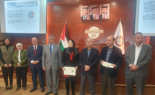 Minister of Energy and Mineral Resources and guests pose for a photo during the launch of the third phase of the ministry's support programme for the industrial sector on Sunday (Petra photo)