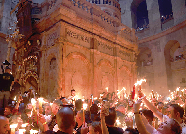 Orthodox Christians gather with lit candles around the Edicule, traditionally believed to be the burial site of Jesus Christ, during the Holy Fire ceremony at the Holy Sepulchre Church in Jerusalem's Old City on Saturday on the eve of Easter Sunday (AFP photo)