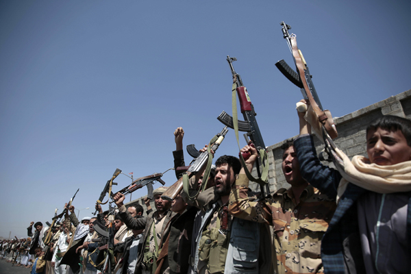 In this October 2, 2016 photo, tribesmen loyal to Houthi rebels hold their weapons as they chant slogans during a gathering aimed at mobilising more fighters into battlefronts in several Yemeni cities in Sanaa, Yemen (AP photo)