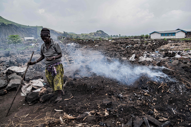 A displaced woman reacts after dismantling her shelter in the Bulengo internally displaced persons (IDP) camp after it was burned down, in Bulengo on February 17, 2025 (AFP photo)