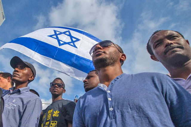 Israelis of Ethiopian origin protest against discrimination in 2015 (AFP photo)