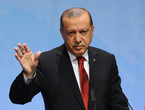 Turkish President Recep Tayyip Erdogan gestures as he holds a press conference after the G-20 summit in Hamburg, Germany, on Saturday (Anadolu Agency)