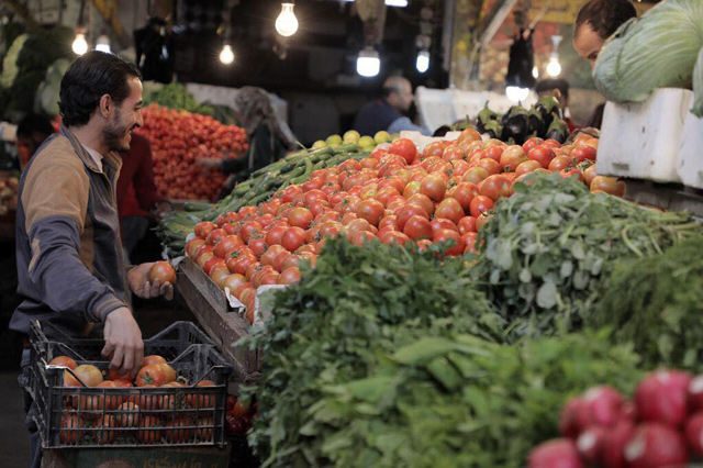The Jordan Exporters and Producers Association for Fruit and Vegetables on Sunday said the recent border openings with Iraq and Syria have not helped produce exports. The Ministry of Industry, Trade and Supply refuted the claim (Photo by Osama Aqarbeh)