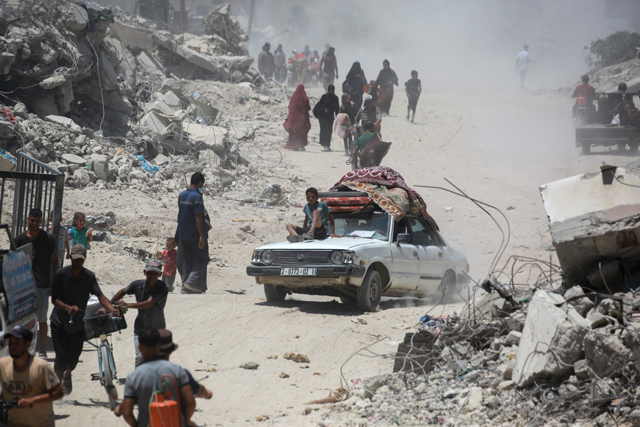 Displaced Palestinians return to eastern Khan Yunis following reports of Israeli forces withdrawing from the area in the southern Gaza Strip on July 30, 2024 (AFP photo)