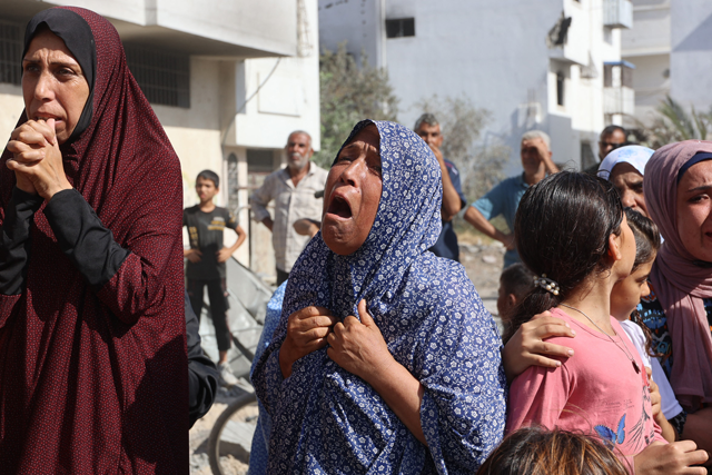 Palestinian women react at the site of an Israeli strike in the Shejaiya suburb east of Gaza City on September 12, 2024, amid the ongoing Israeli war against the Strip (AFP photo)