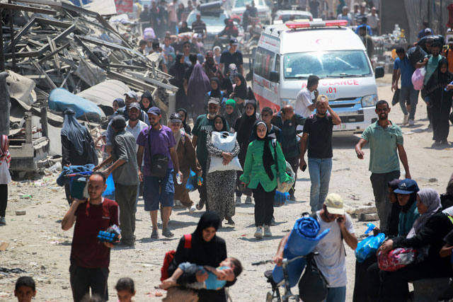 Palestinian civilians leave to safer areas away from the eastern districts of Khan Yunis in the southern Gaza Strip following warnings by the Israeli army on July 22, 2024, amid the ongoing Israeli war on the tiny Palestinian territory  (AFP photo)