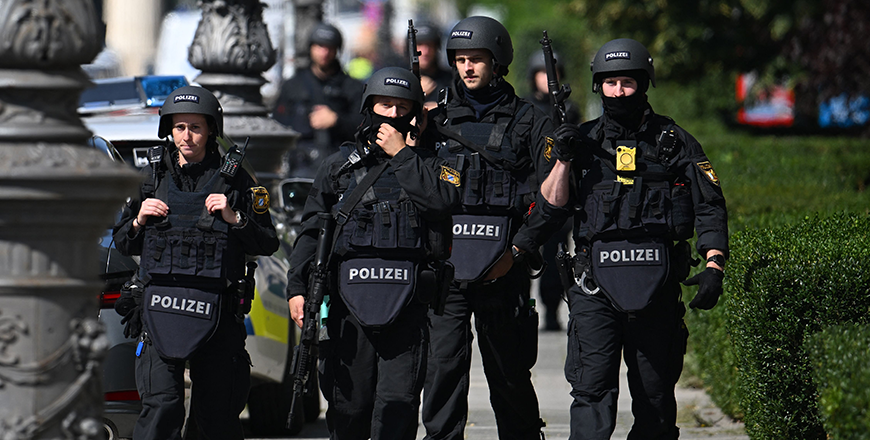Police officers secure the area after a shooting near the building of the Documentation Centre for the History of National Socialism (NS-Dokumentationszentrum) in Munich, southern Germany, on September 5, 2024. German police said they shot a suspect in central Munich on September 5, near the documentation centre on the Nazi era and the Israeli consulate, and advised people to stay clear of the area (AFP photo)