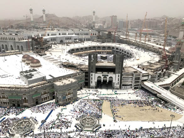 Muslims attend Friday prayers at the Grand Mosque ahead of the annual Hajj pilgrimage in Mecca, Saudi Arabia (Reuters photo)