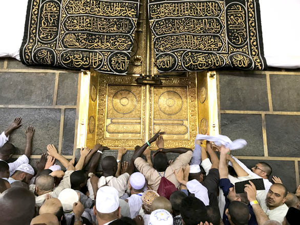 Muslims touch the Kaaba at the Grand Mosque ahead of the annual Hajj pilgrimage in Mecca, Saudi Arabia, on Saturday (Reuters photo)