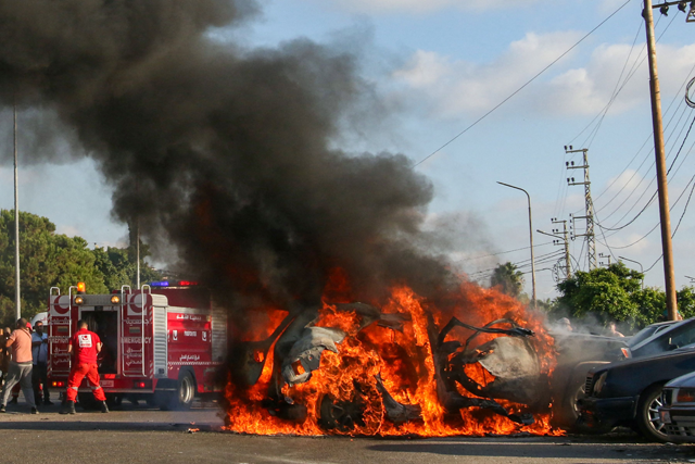 Firefighter arrive as a car burns following an Israeli strike in the southern Lebanese city of Sidon on August 9, 2024. A Lebanese security source said the Israeli strike on a vehicle in the southern city of Sidon killed a Hamas security official from the nearby Ain Al Helweh Palestinian refugee camp (AFP photo)