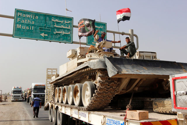 A convoy of Iraqi security forces advances on the outskirts of Mosul, to fight against the Daesh terror group militants, in Kirkuk, Iraq, Wednesday (Reuters photo)
