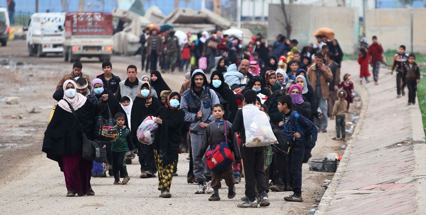 Displaced residents of western Mosul evacuate their neighbourhood on Wednesday, as Iraqi forces continue to advance in the embattled city combatting the Daesh militants (AFP photo)