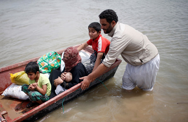 Displaced Iraqis cross the Tigris River by boat after the bridge has been temporarily closed, in western Mosul, Iraq, on Saturday (Reuters photo)