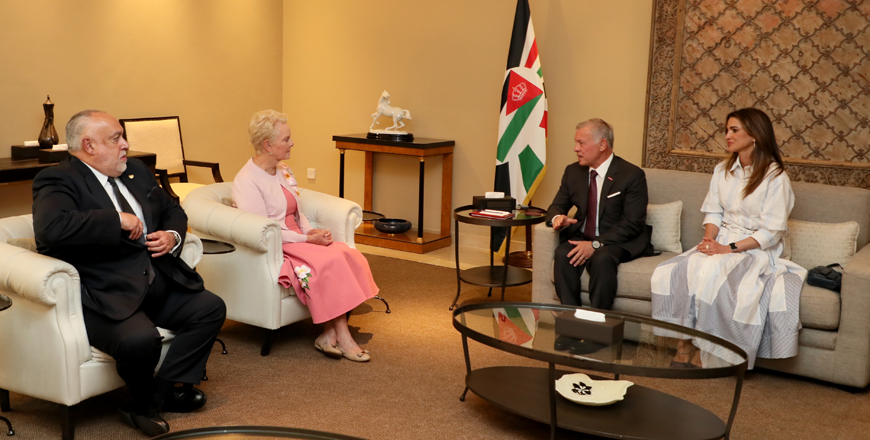 His Majesty King Abdullah, accompanied by Her Majesty Queen Rania, receives World Food Programme Executive Director Cindy H. McCain, and stresses the need for the international community to step up efforts to deliver aid to Gaza, praising WFP’s efforts in the Strip (Photo courtesy of Royal Court)