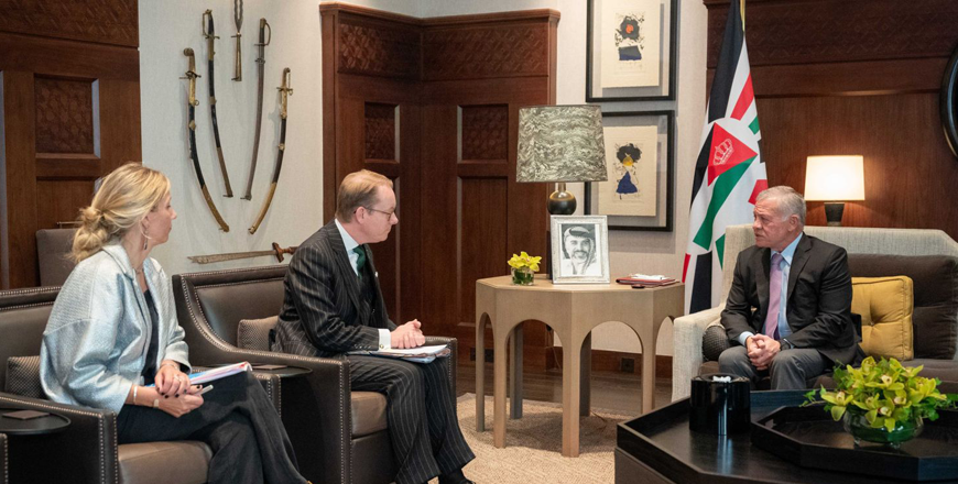 His Majesty King Abdullah on Tuesday receives Sweden Foreign Minister Tobias Billström (Photo courtesy of Royal Court)