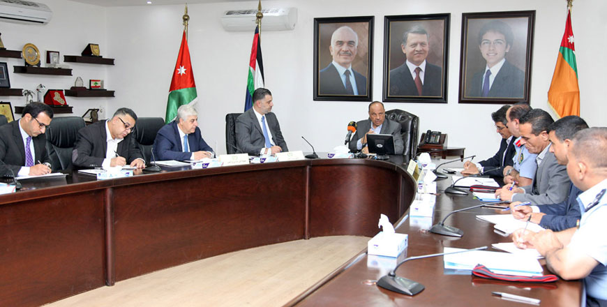   Interior Minister Salameh Hammad and Labour Minister Nidal Bataineh on Thursday meet over regulating the labour market to ensure increasing the local workforce’s job opportunities (Petra photo)