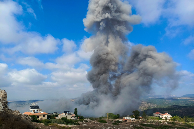 Smoke ascends after an Israeli air raid on the town of Shamaa (Chamaa) in southern Lebanon on August 1, 2024, amid ongoing cross-border clashes between Israeli troops and Hezbollah fighters (AFP photo)