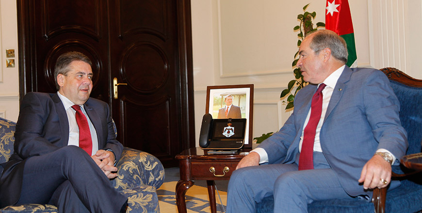 Prime Minister Hani Mulki meets German Minister for Foreign Affairs and Vice Chancellor Sigmar Gabriel in Amman on Monday (Petra photo)