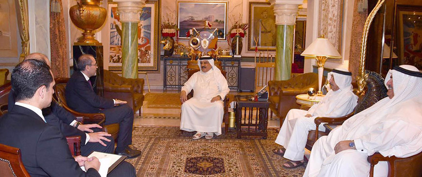 Bahraini King Hamad Bin Isa Al Khalifa receives Foreign Minister Ayman Safadi in Manama on Wednesday  (Petra photo)