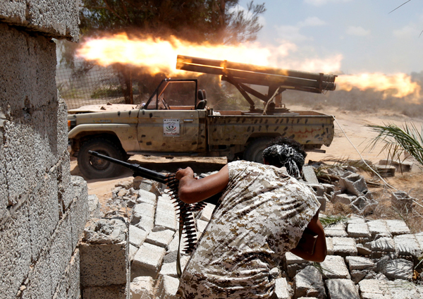 Libyan forces allied with the UN-backed government fire weapons during a battle with Daesh militants in Sirte, Libya, on July 21 (Reuters photo)